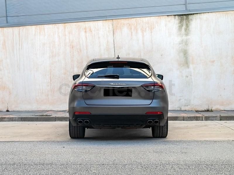 Usado Maserati Levante 350 CV (257 kW) 2021 Gris / plata SUV