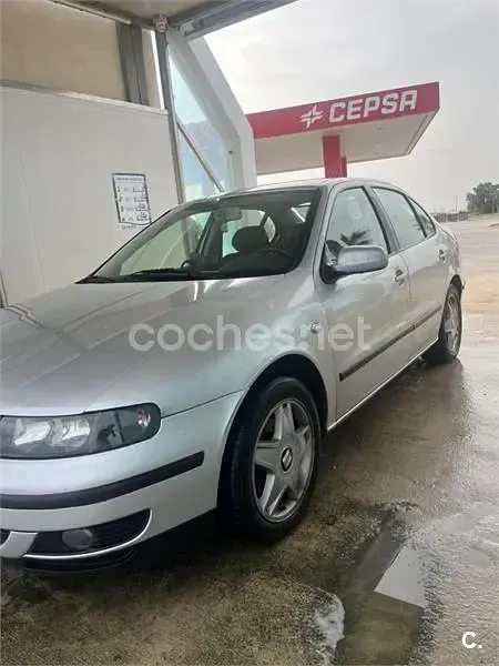 Usado Seat Toledo Sport 105 CV (77 kW) 2004 Gris / plata Berlina
