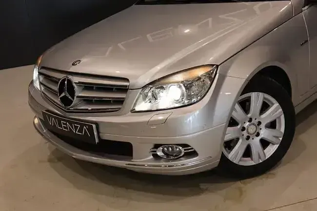 Usado Mercedes C180 Elegance 156 CV (114 kW) 2009 Gris Berlina