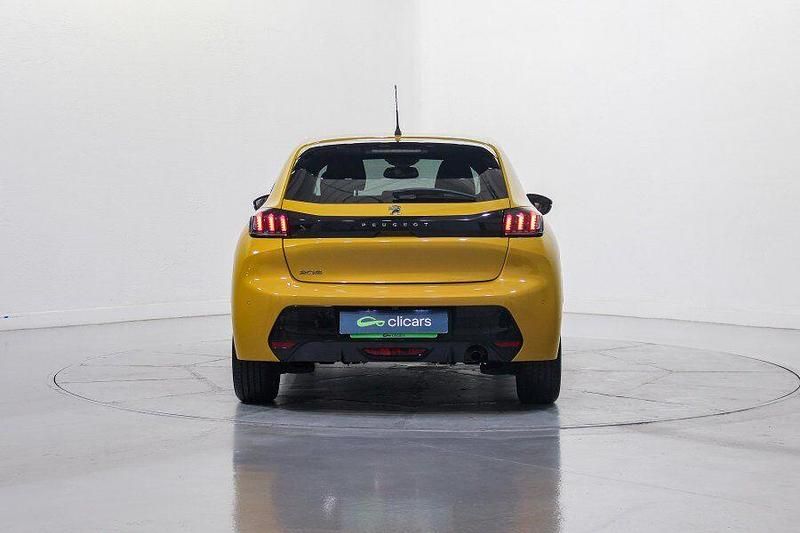 Usado Peugeot 208 Allure 100 CV (73 kW) 2026 Amarillo Utilitario