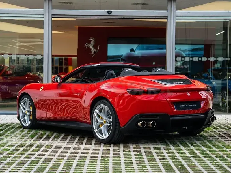 Usado Ferrari Roma 620 CV (456 kW) 2025 Rojo Descapotable