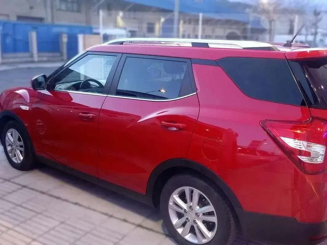 Usado SsangYong XLV Limited 116 CV (85 kW) 2017 Rojo SUV