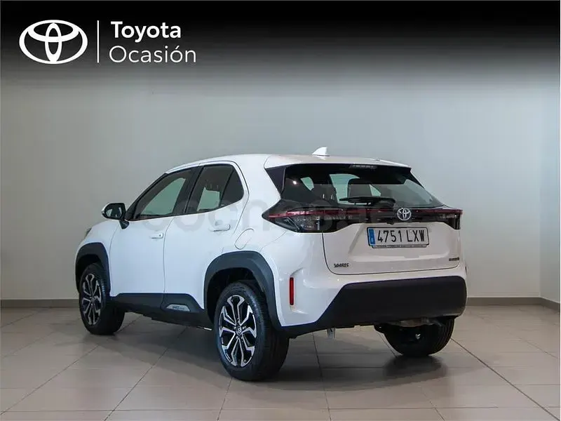 Käytetty Toyota Yaris Cross Active 116 HP (85 kW) 2022 Valkoinen Katumaasturi
