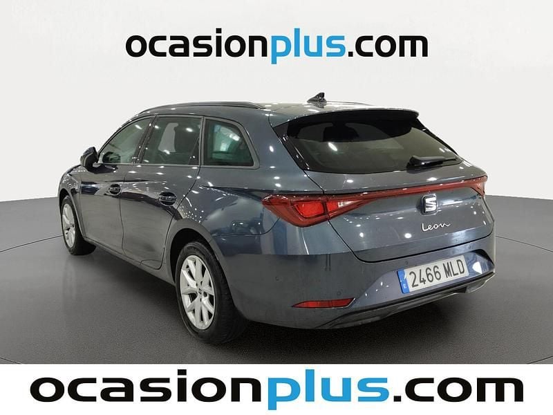 Usado Seat Leon Style 130 CV (95 kW) 2023 Gris Familiar