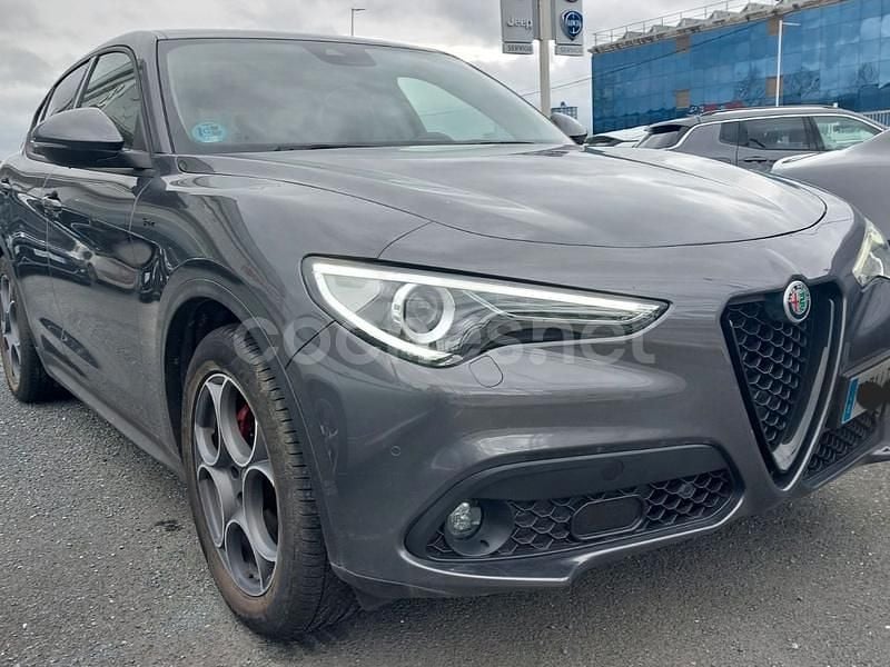 Usado Alfa Romeo Stelvio Super 190 CV (139 kW) 2021 Gris / plata SUV