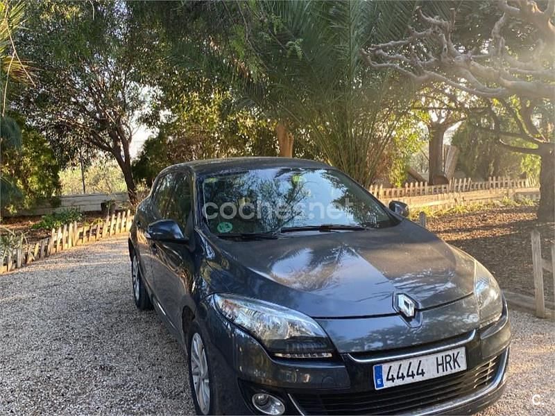 Usado Renault Mégane Dynamique 115 CV (84 kW) 2013 Negro Berlina