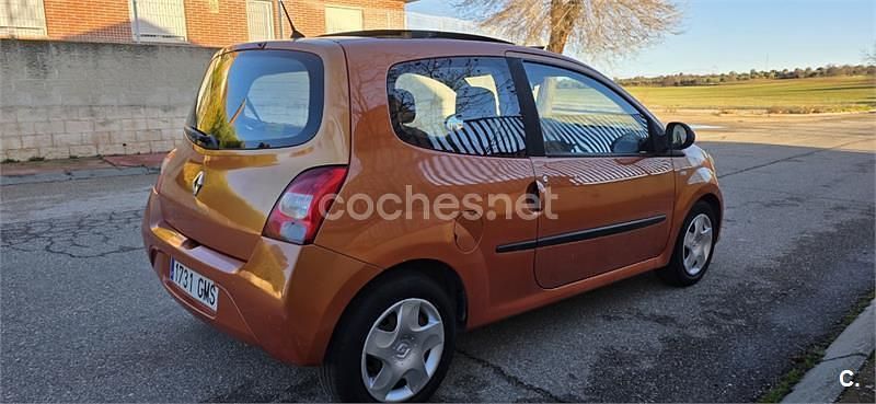 Usado Renault Twingo Night&Day 75 CV (55 kW) 2009 Naranja Utilitario