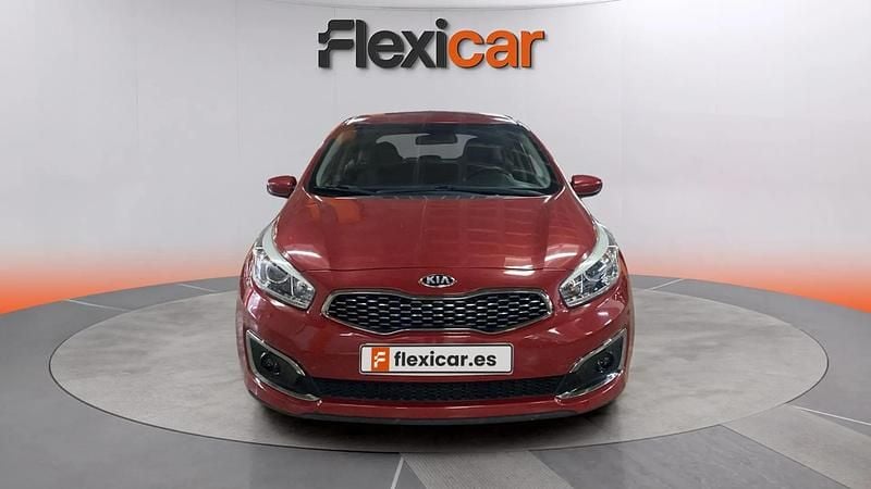 Usado Kia Ceed 101 CV (74 kW) 2018 Rojo Utilitario