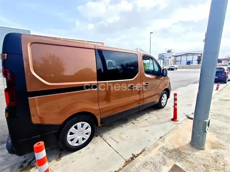 Usado Opel Vivaro 145 CV (106 kW) 2017 Marrón Monovolumen