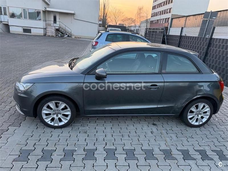 Usado Audi A1 Ambition 105 CV (77 kW) 2010 Gris / plata Utilitario