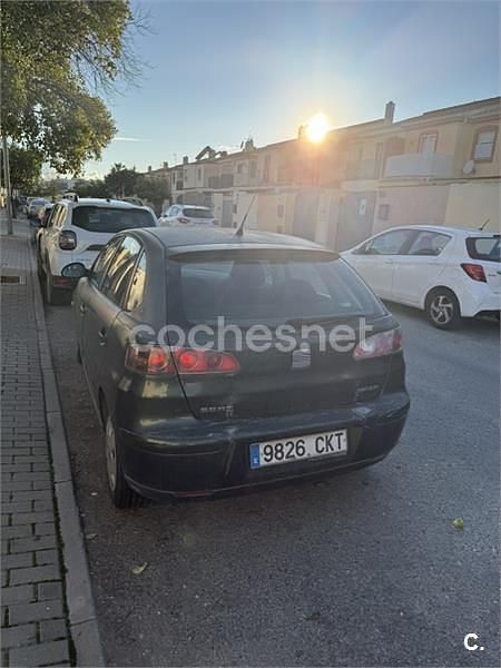 Usado Seat Ibiza Stella 64 CV (47 kW) 2003 Verde Utilitario