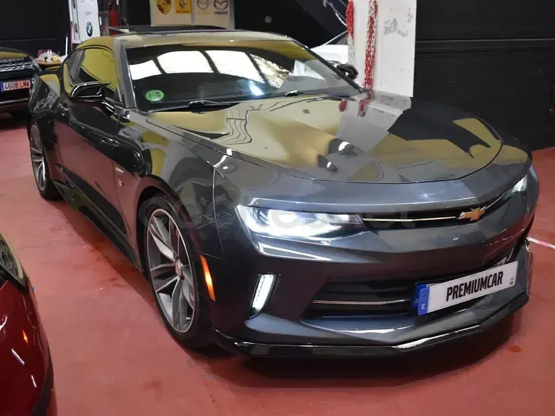 Usado Chevrolet Camaro 405 CV (297 kW) 2018 Gris / plata Coupe