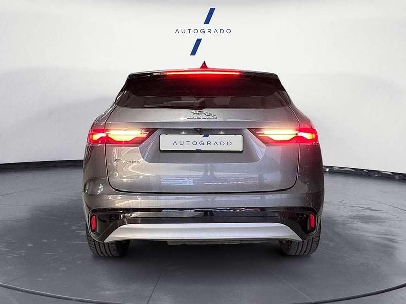 Usado Jaguar F-Pace R-Dynamic 204 CV (150 kW) 2023 Gris / plata SUV