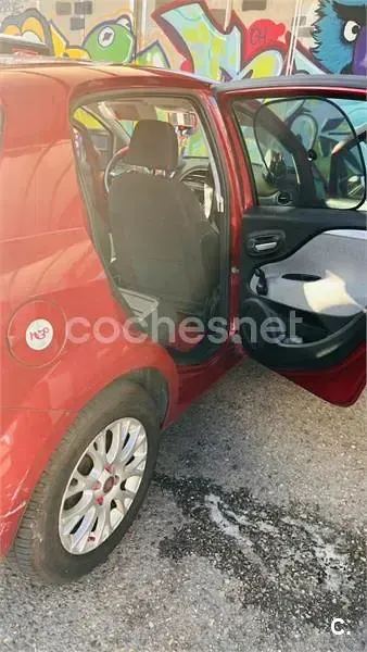 Usado Fiat Punto Evo Dynamic 95 CV (69 kW) 2011 Granate Utilitario