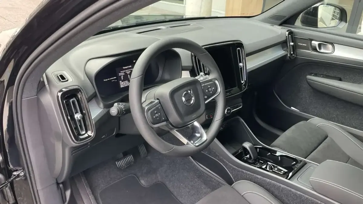 Nuevo Volvo XC40 Ultra 163 CV (119 kW) 2026 Negro SUV