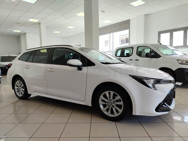 Usado Toyota Corolla Active 140 CV (102 kW) 2023 Blanco Familiar