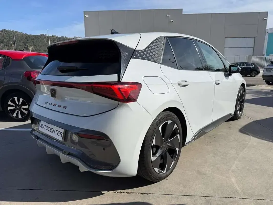 Usado Cupra Born e-Boost 169 kW (231 CV) 2023 Blanco Utilitario