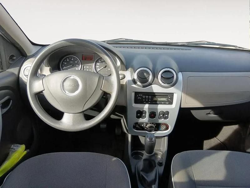 Usado Dacia Sandero 75 HP (55 kW) 2012 Cinzento Sedan