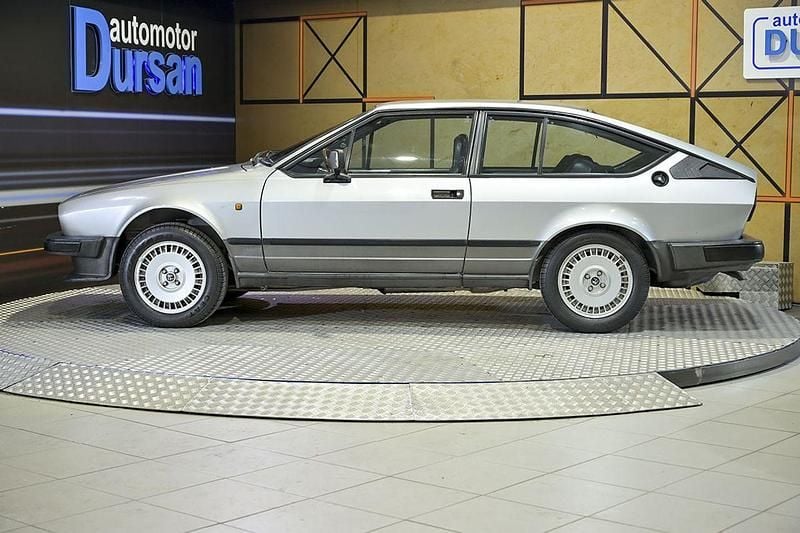 Usado Alfa Romeo GTV 131 CV (96 kW) 1986 Gris / plata Coupe