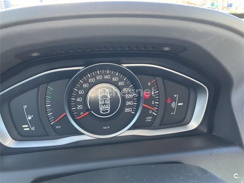 Usado Volvo XC60 R-Design Momentum 136 CV (100 kW) 2013 Blanco SUV