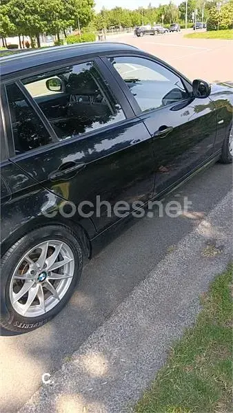 Usado BMW 318 143 CV (105 kW) 2011 Negro Familiar
