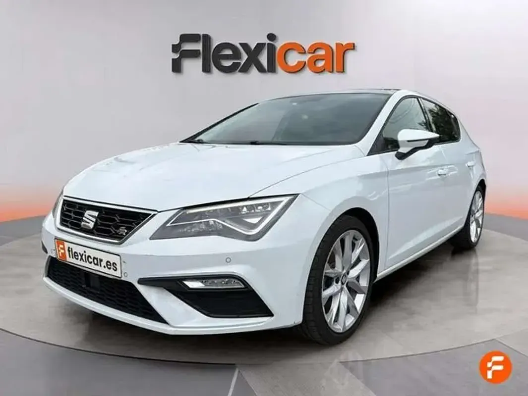 Usado Seat Leon ST FR 125 CV (91 kW) 2018 Blanco Familiar