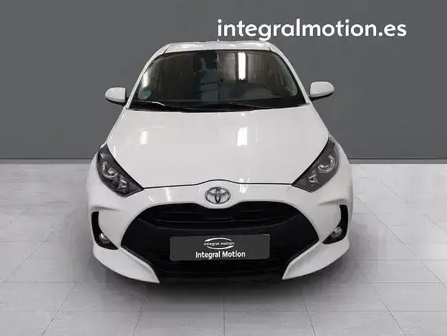 Usado Toyota Yaris Active 115 CV (84 kW) 2022 Blanco Utilitario