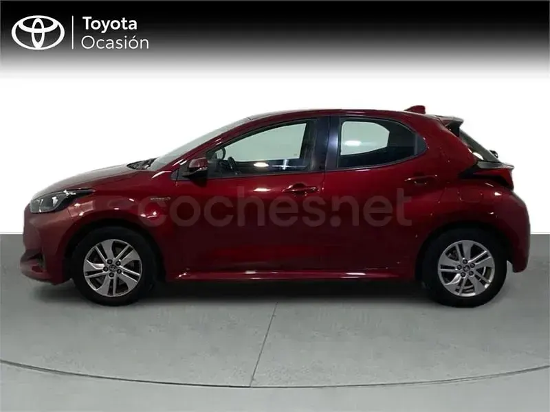Usado Toyota Yaris Hybrid Active 116 CV (85 kW) 2021 Rojo Berlina