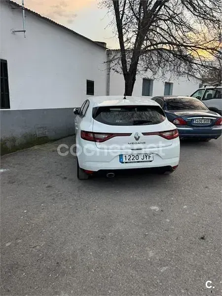 Usado Renault Mégane Zen 110 CV (80 kW) 2017 Blanco Berlina