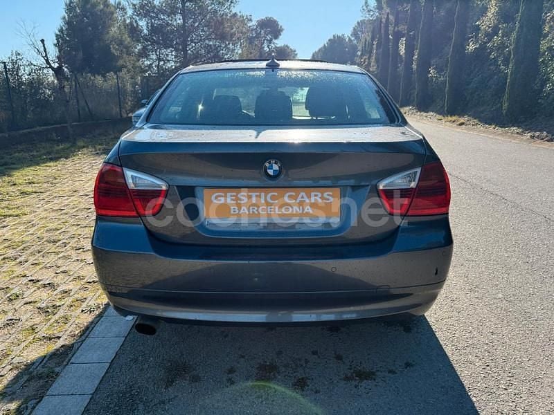 Usado BMW 318 129 CV (94 kW) 2006 Gris / plata Berlina