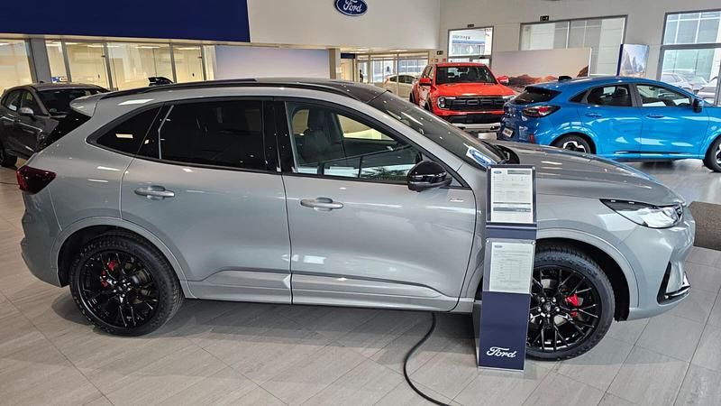 Nuevo Ford Kuga ST-Line X 243 CV (178 kW) 2025 Gris / plata SUV