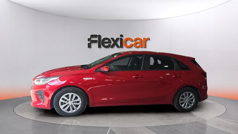 Begagnad Kia Ceed 115 HK (84 kW) 2020 Röd Halvkombi