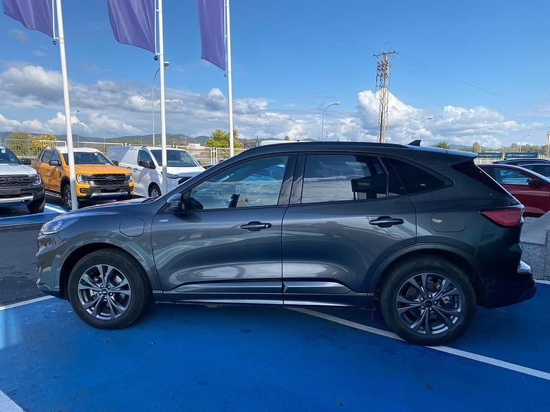 Usado Ford Kuga ST-Line 225 CV (165 kW) 2023 Gris SUV