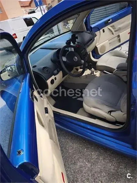 Usado VW New Beetle 102 CV (75 kW) 2004 Azul Utilitario