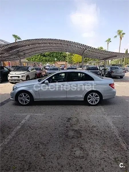 Usado Mercedes C220 Avantgarde 170 CV (125 kW) 2012 Gris / plata Berlina