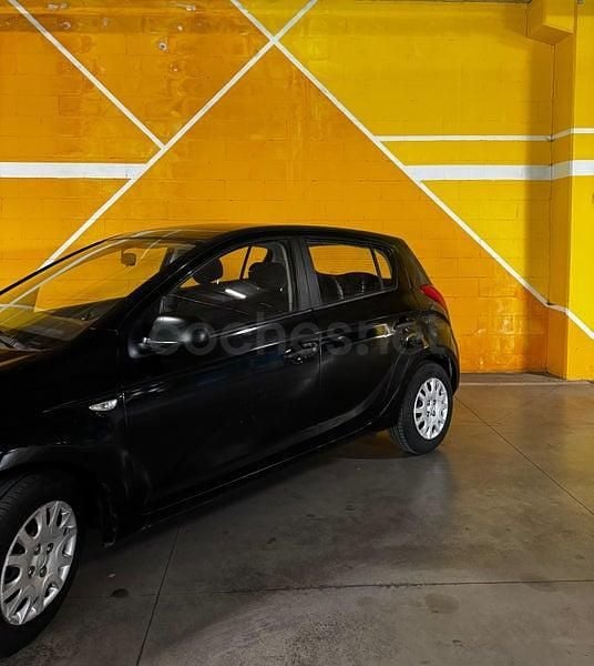 Usado Hyundai i20 Classic 78 CV (57 kW) 2010 Negro Utilitario