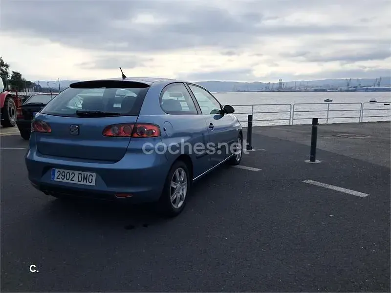 Usado Seat Ibiza 100 CV (73 kW) 2005 Azul Utilitario
