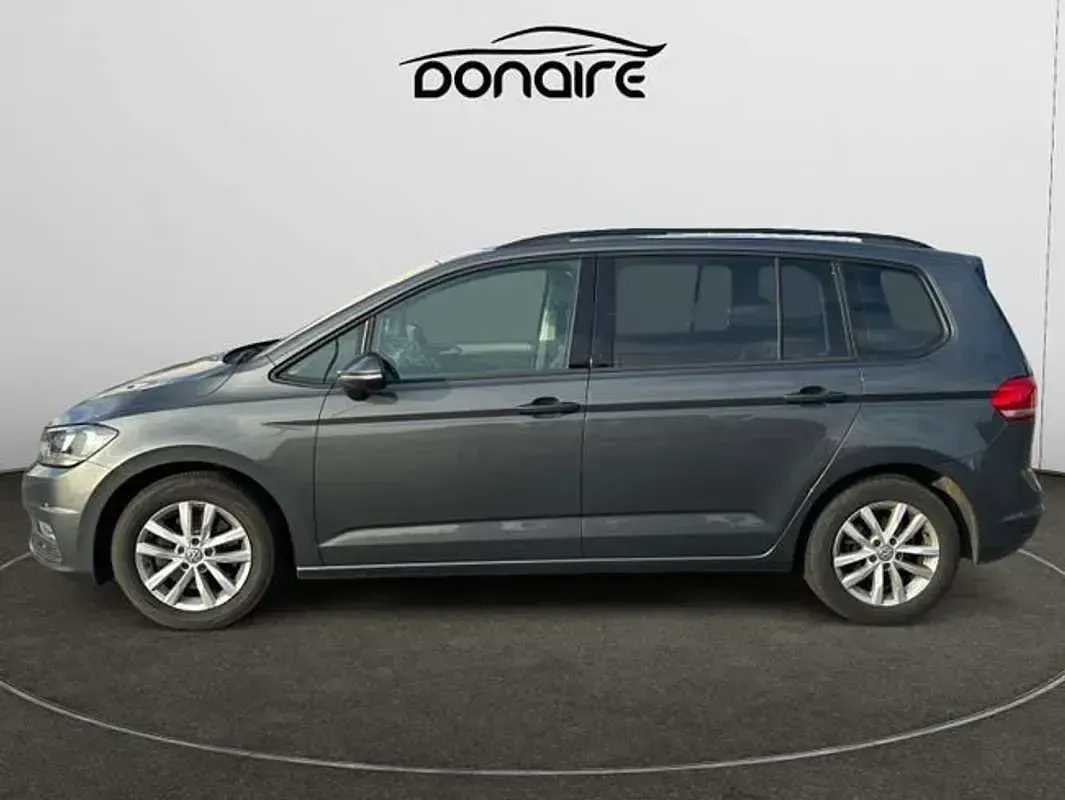 Usado VW Touran Advance 116 CV (85 kW) 2017 Marrón Monovolumen