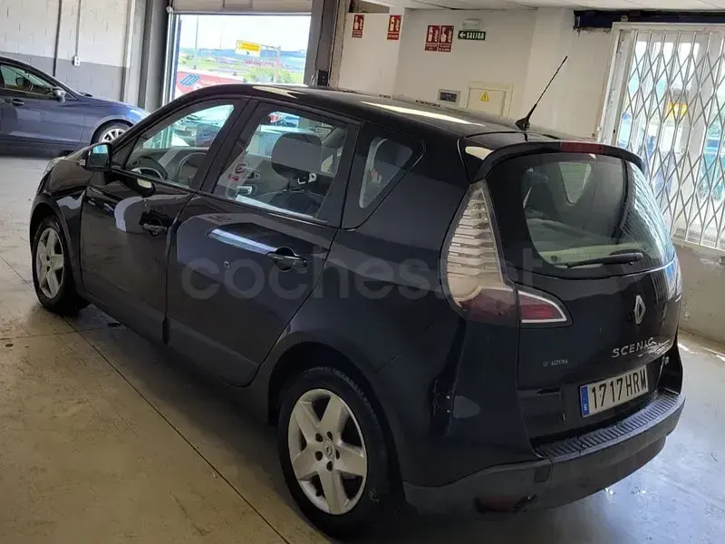Usado Renault Scénic III Dynamique 110 CV (80 kW) 2013 Negro Monovolumen