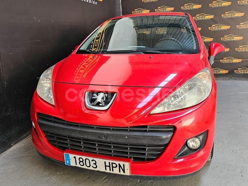 Usado Peugeot 207 68 CV (50 kW) 2013 Rojo Berlina