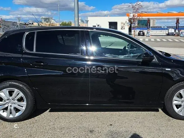 Usado Peugeot 308 Style 130 CV (95 kW) 2016 Negro Berlina