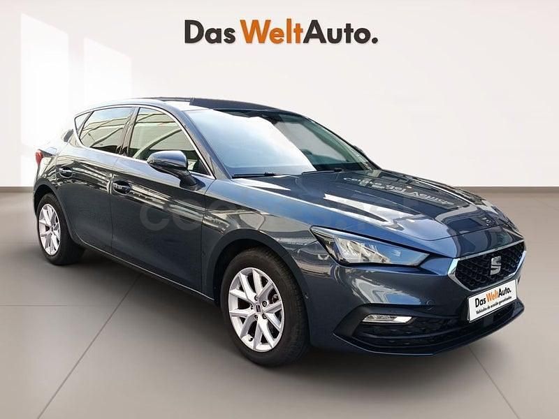 Usado Seat Leon Style 116 CV (85 kW) 2025 Gris / plata Berlina