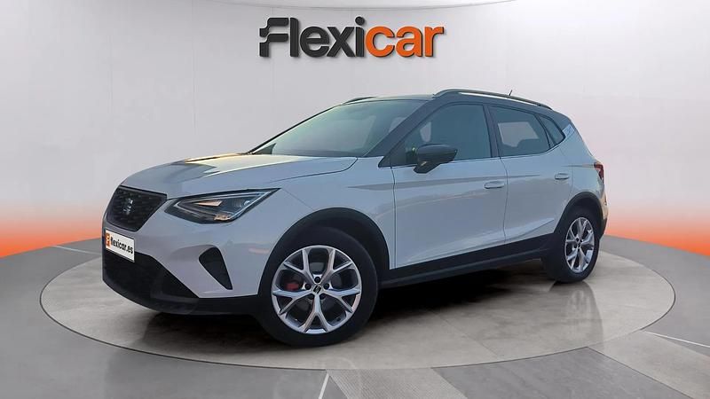 Usado Seat Arona FR 150 CV (110 kW) 2023 Blanco SUV