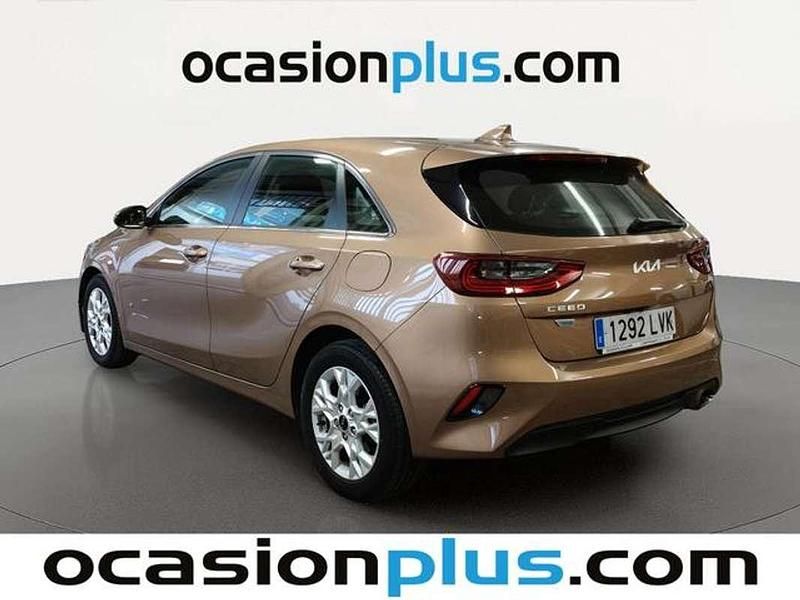 Używany Kia Ceed 120 KM (88 kW) 2021 Brązowy Hatchback