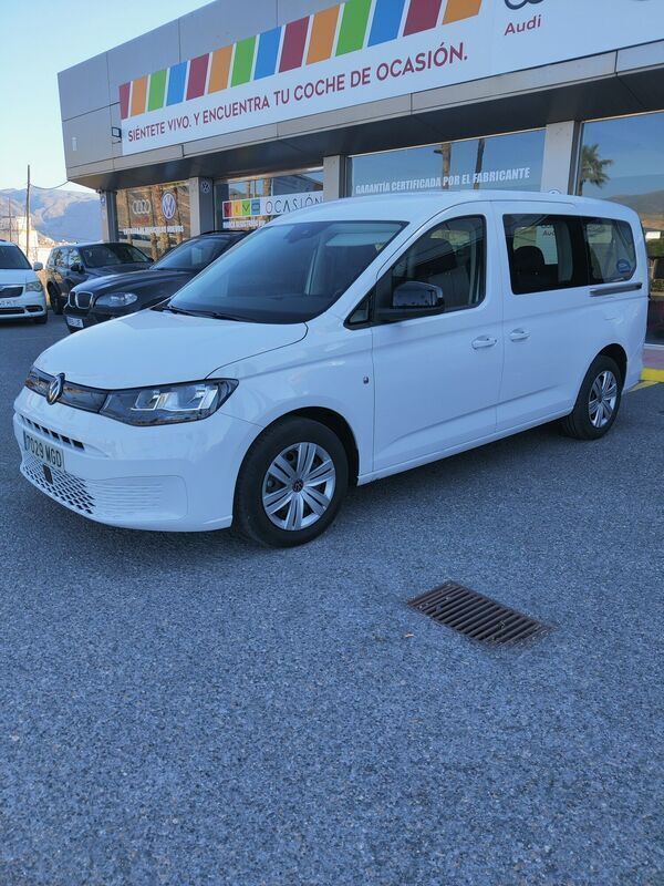Blanco Usado 2023 VW Caddy Maxi Monovolumen | 29.900 € (Un poco caro) - Imagen 1/4