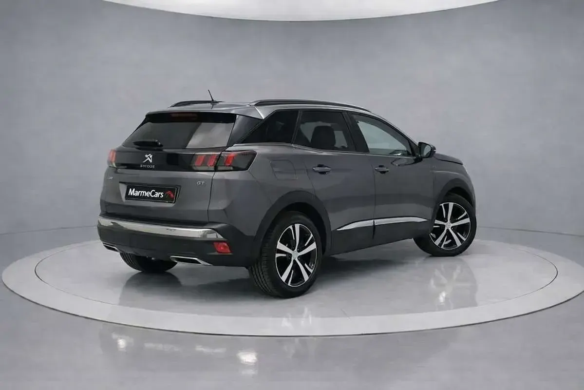 Usado Peugeot 3008 GT 129 CV (94 kW) 2023 Gris SUV