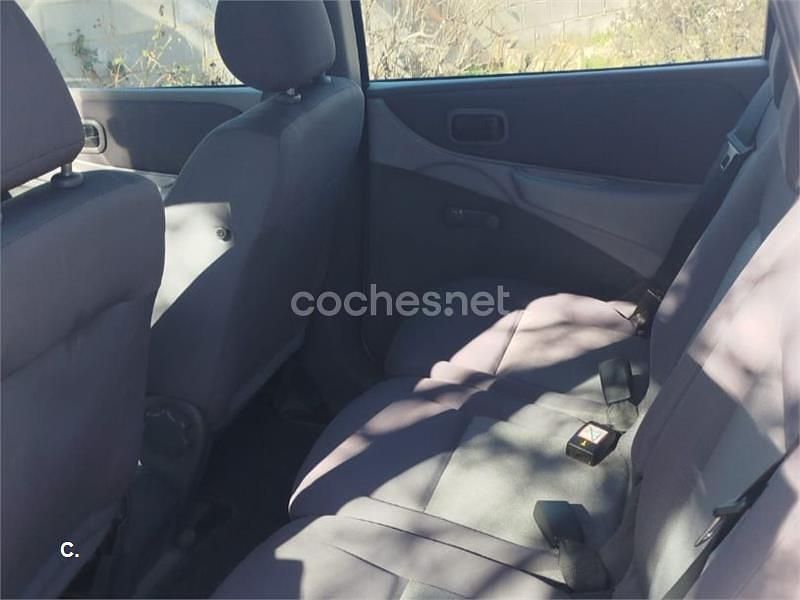 Usado Nissan Almera Tino Acenta 112 CV (82 kW) 2004 Gris / plata Monovolumen