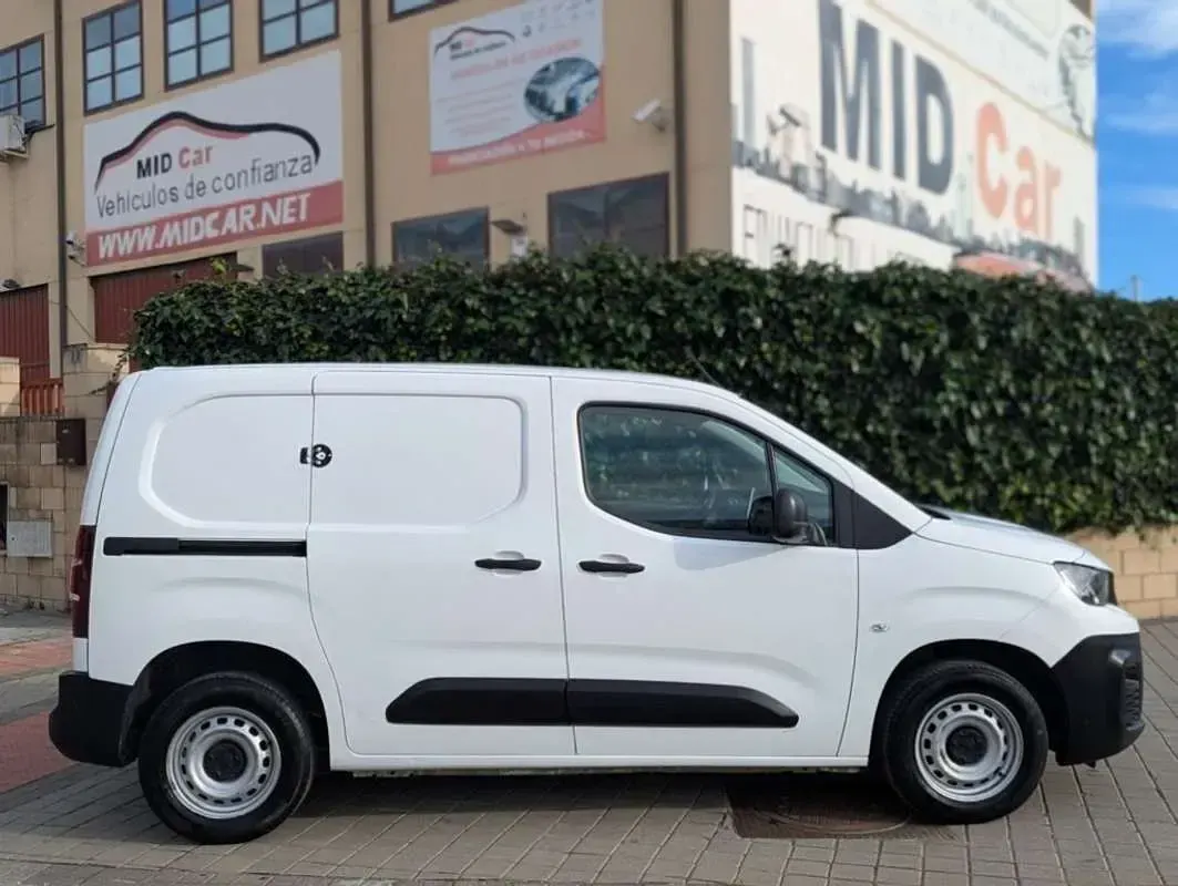 Usado Peugeot Partner Premium 102 CV (75 kW) 2022 Blanco Monovolumen