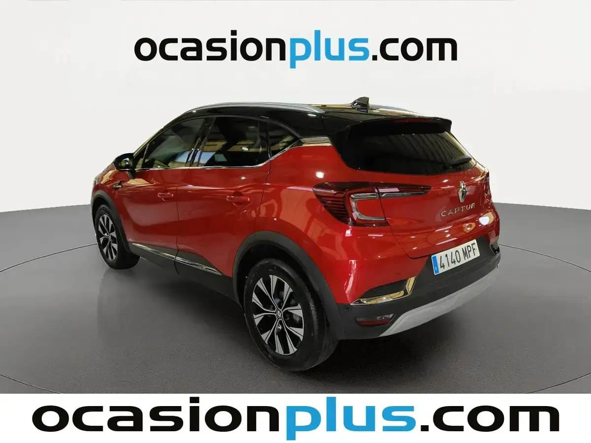 Usado Renault Captur Techno 90 CV (66 kW) 2024 Rojo SUV