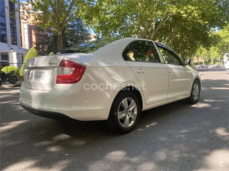 Usado Skoda Rapid Ambition 116 CV (85 kW) 2017 Blanco Utilitario